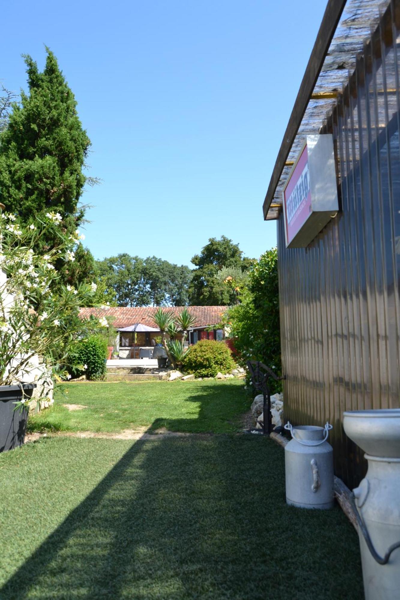 Le Gite De La Lombriere Saint-Denis-de-Pile Ngoại thất bức ảnh